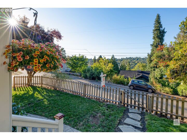 Property Photo:  716 4th Ave  OR 97045 