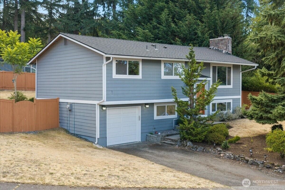 Property Photo:  9210  166th Place NE  WA 98052 