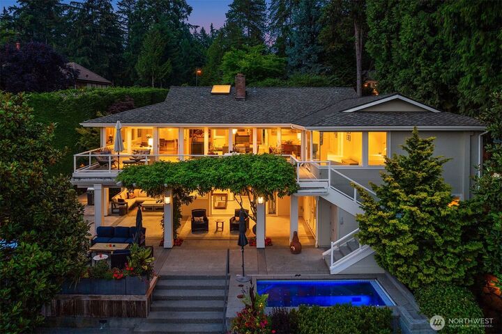 Property Photo: 3135 Hunts Point Circle WA 98004