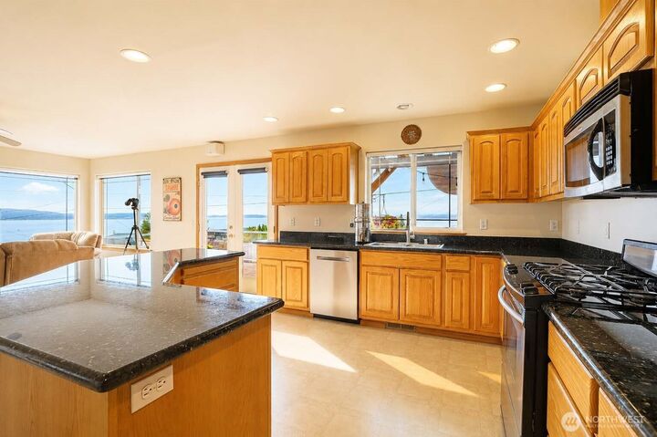 Property Photo:  510  Sunnycrest Lane  WA 98282 