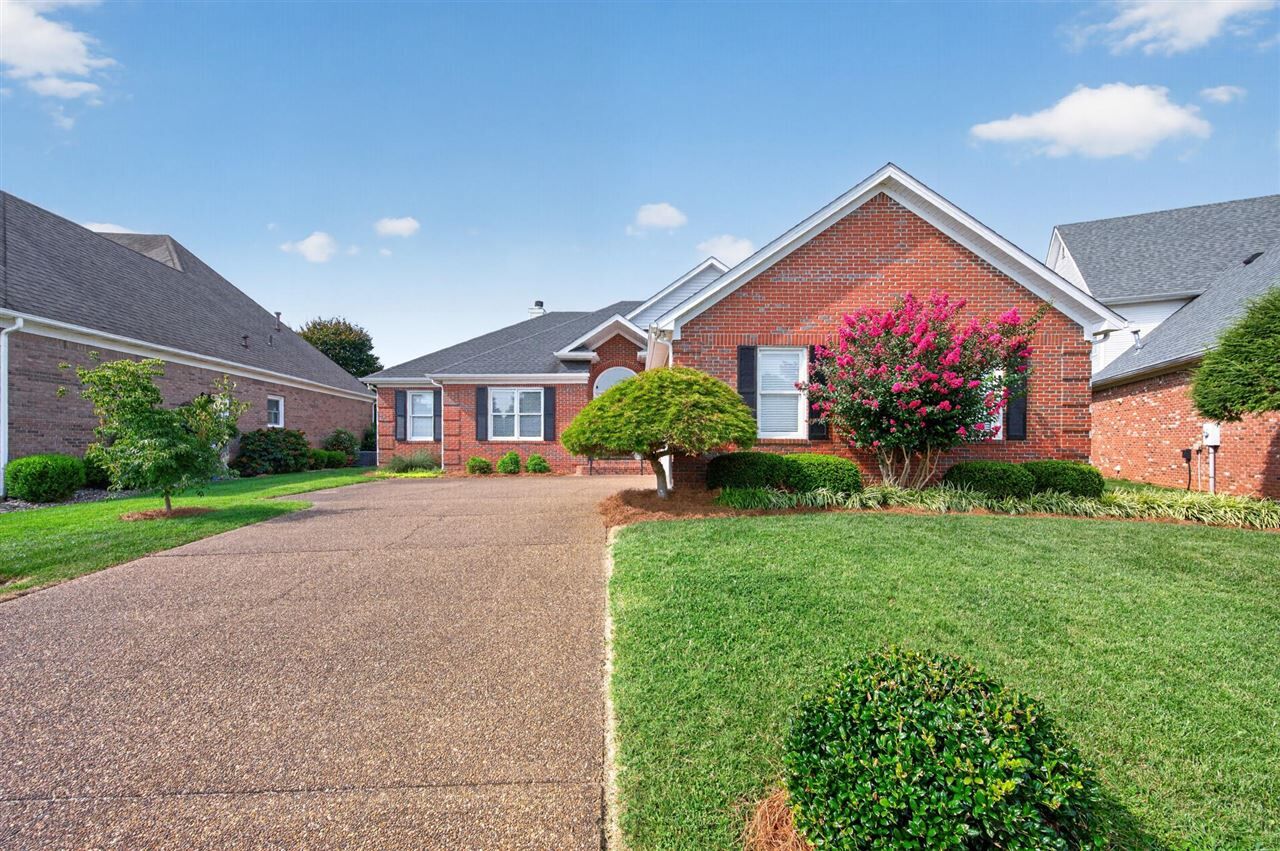 Property Photo: 1092 St Andrews Circle KY 42103