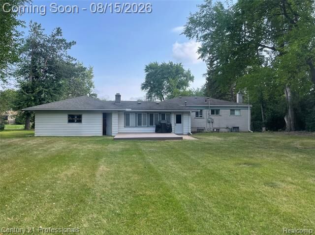 Property Photo:  6676 Northview Drive  MI 48346 