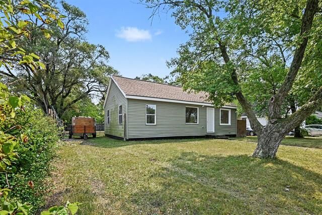 Property Photo:  2304 Dyson Street  MI 49444 