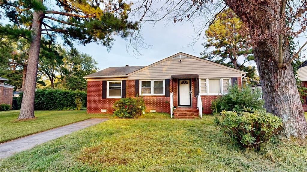 Property Photo:  1016 Lyndon Cir  VA 23605 