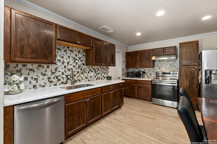 Property Photo: 6862 Flaming Ridge Dr TX 78109
