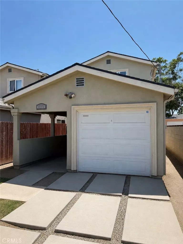 Property Photo:  1404 E 110th  CA 90059 