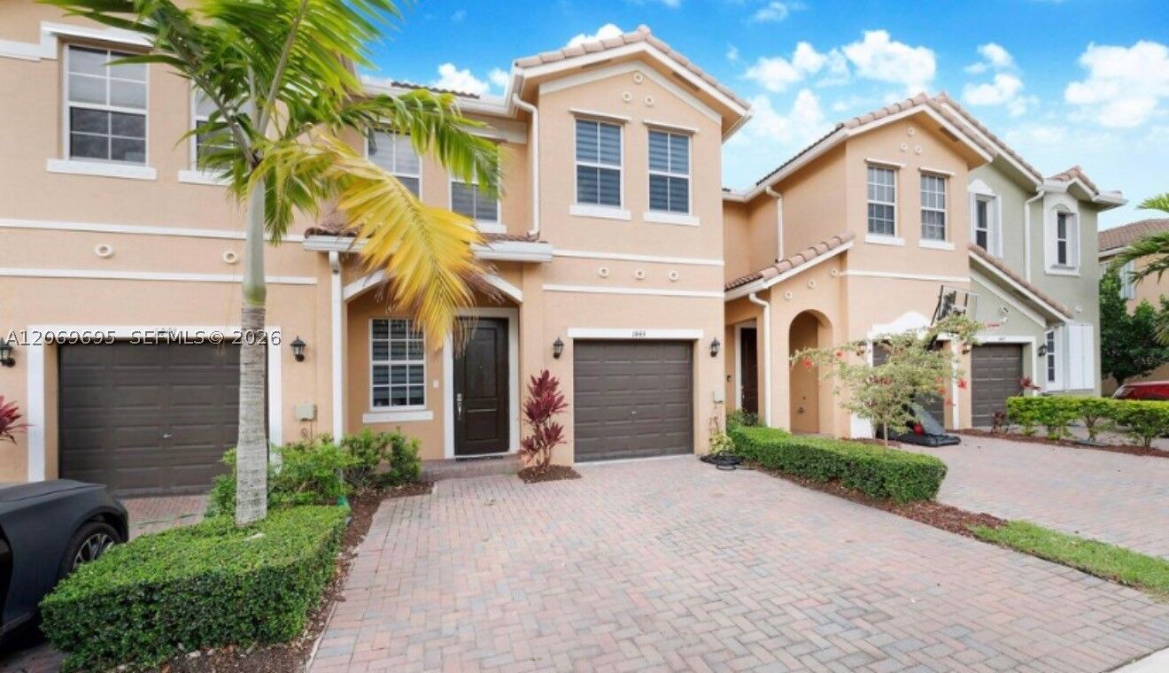 Property Photo:  1443 SE 26th Ave  FL 33035 