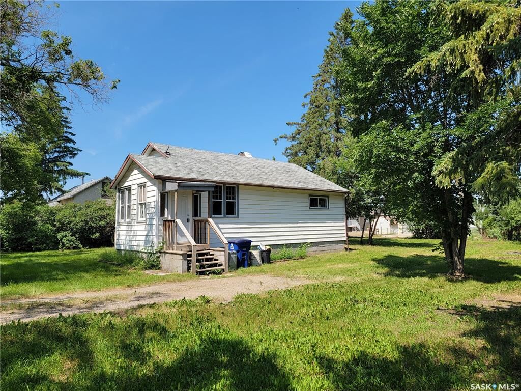 Property Photo:  273 1st Avenue W  SK S0K 4L0 