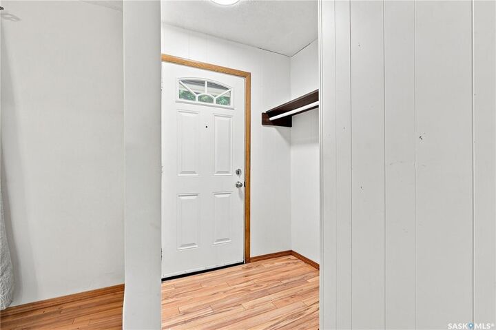 Property Photo: 1915 Dufferin Avenue SK S7J 1B6