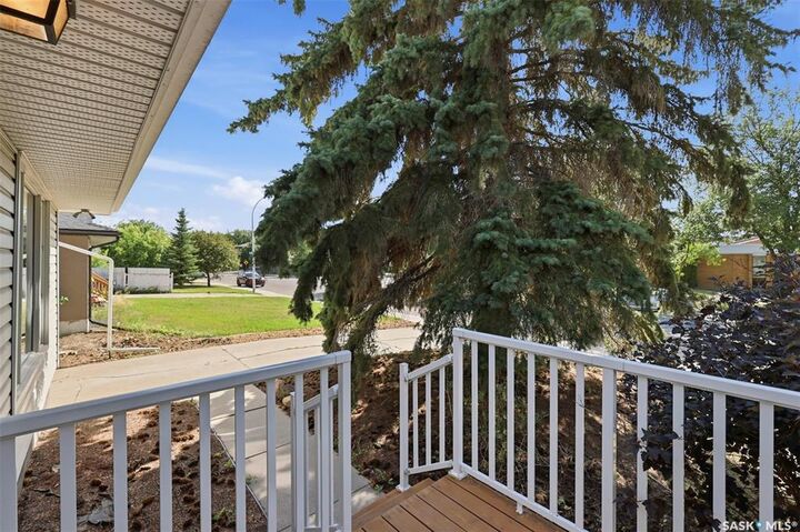 Property Photo:  709 Cumberland Avenue S  SK S7H 2L5 