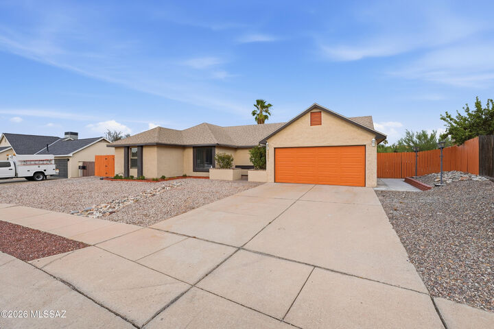 Property Photo:  2801 W Calle De Dalias  AZ 85745 