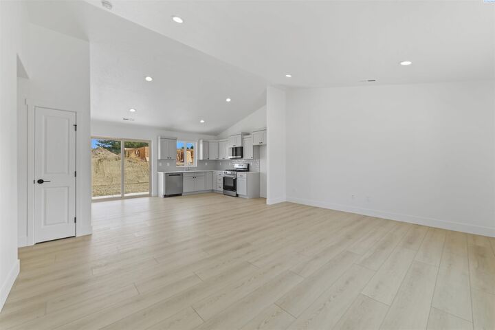 Property Photo: 10119 Redbud Dr WA 99301