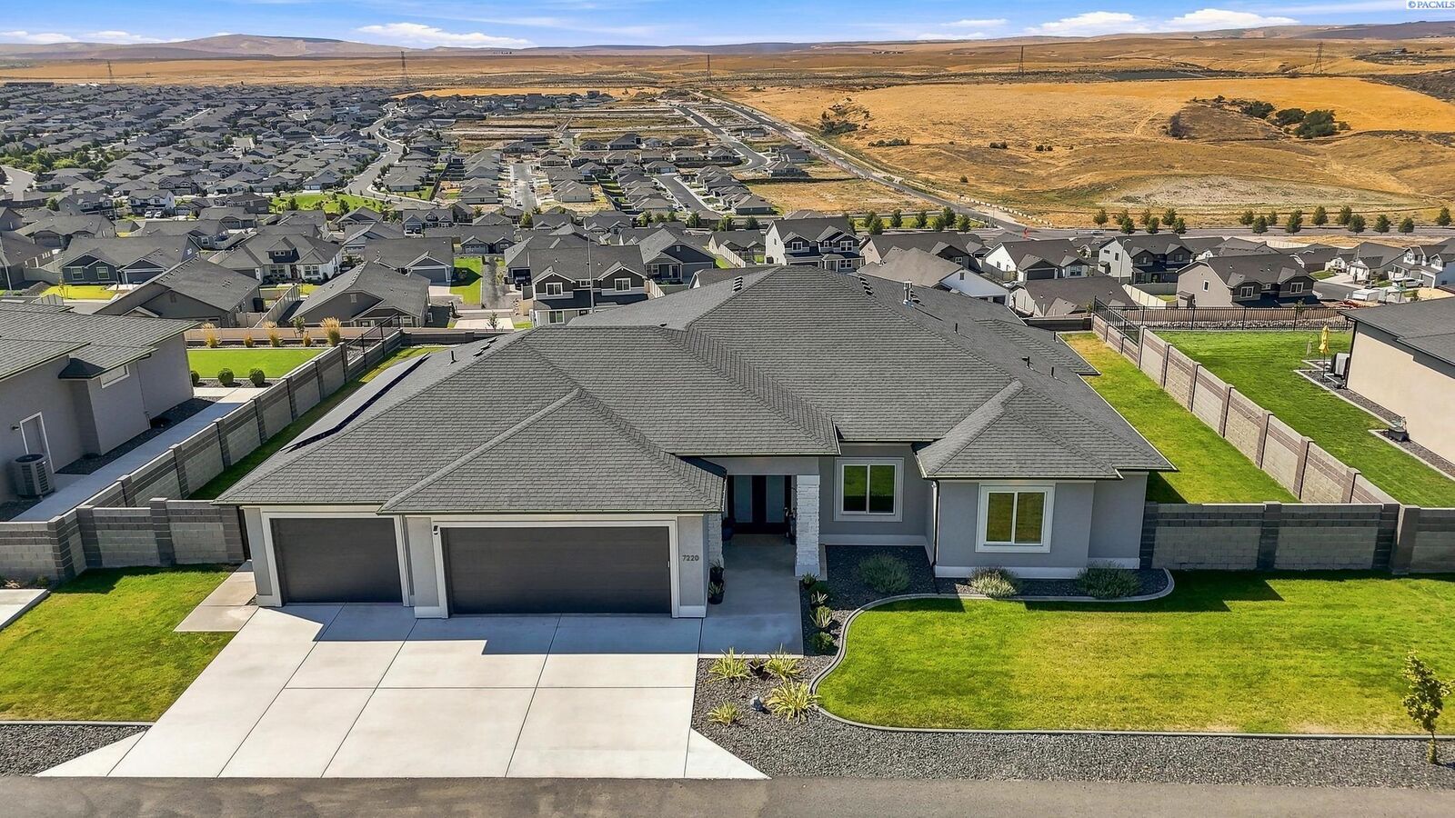 Property Photo: 7220 W 22nd Place WA 99338
