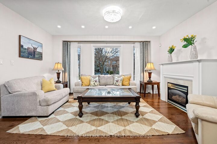 Photo de la propriété:  552 Feathergrass Crescent Main &Amp Upper  ON L4Z 3Y5 