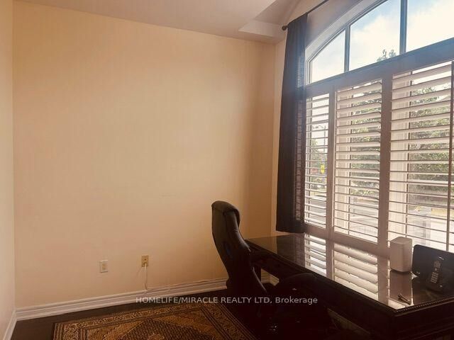Property Photo: 3 Lindyfalls Drive Upper Level ON L6P 2V6