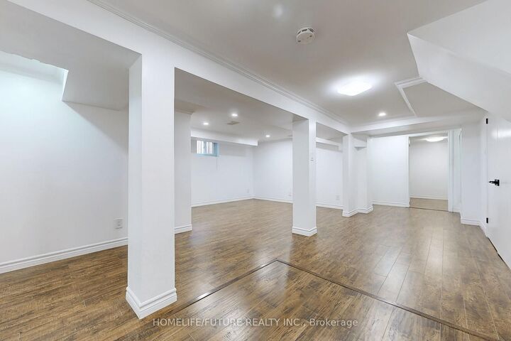 Photo de la propriété: 43 Densgrove Road Bsmt ON M1G 2A2