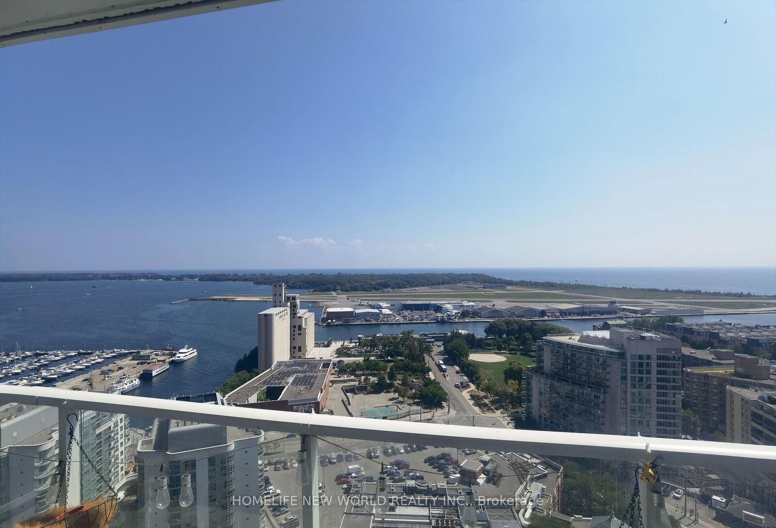 Property Photo:  17 Bathurst Street 3002  ON M5V 0N1 