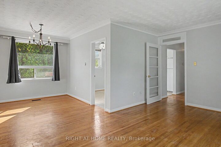 Property Photo:  426 Seaton Drive Upper  ON L6L 3Y4 