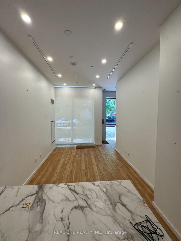 Property Photo: 75 St Nicholas Street Th1 ON M4Y 0A5