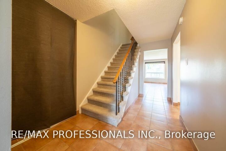 Property Photo:  4207 Beacon Lane  ON L5C 3V8 