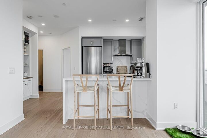 Property Photo:  20 Shore Breeze Drive Lph05b  ON M8V 1A1 