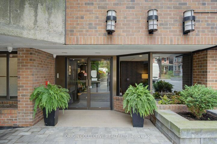 Property Photo:  19 Dundonald Street 305  ON M4Y 1K3 