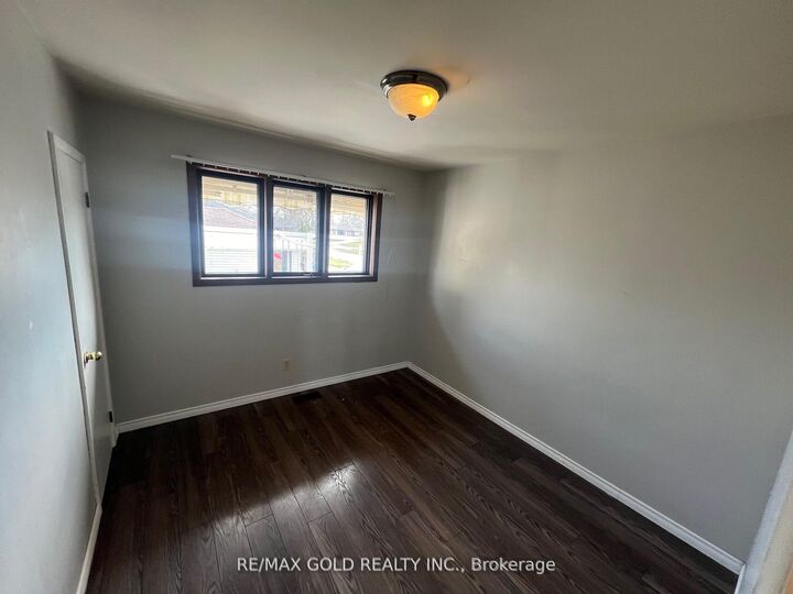 Property Photo:  979 Wellington Street  ON N7S 1E2 