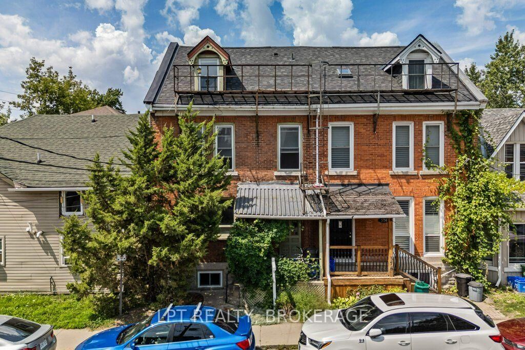 Property Photo: 374 Barrie Street ON K7K 3T4