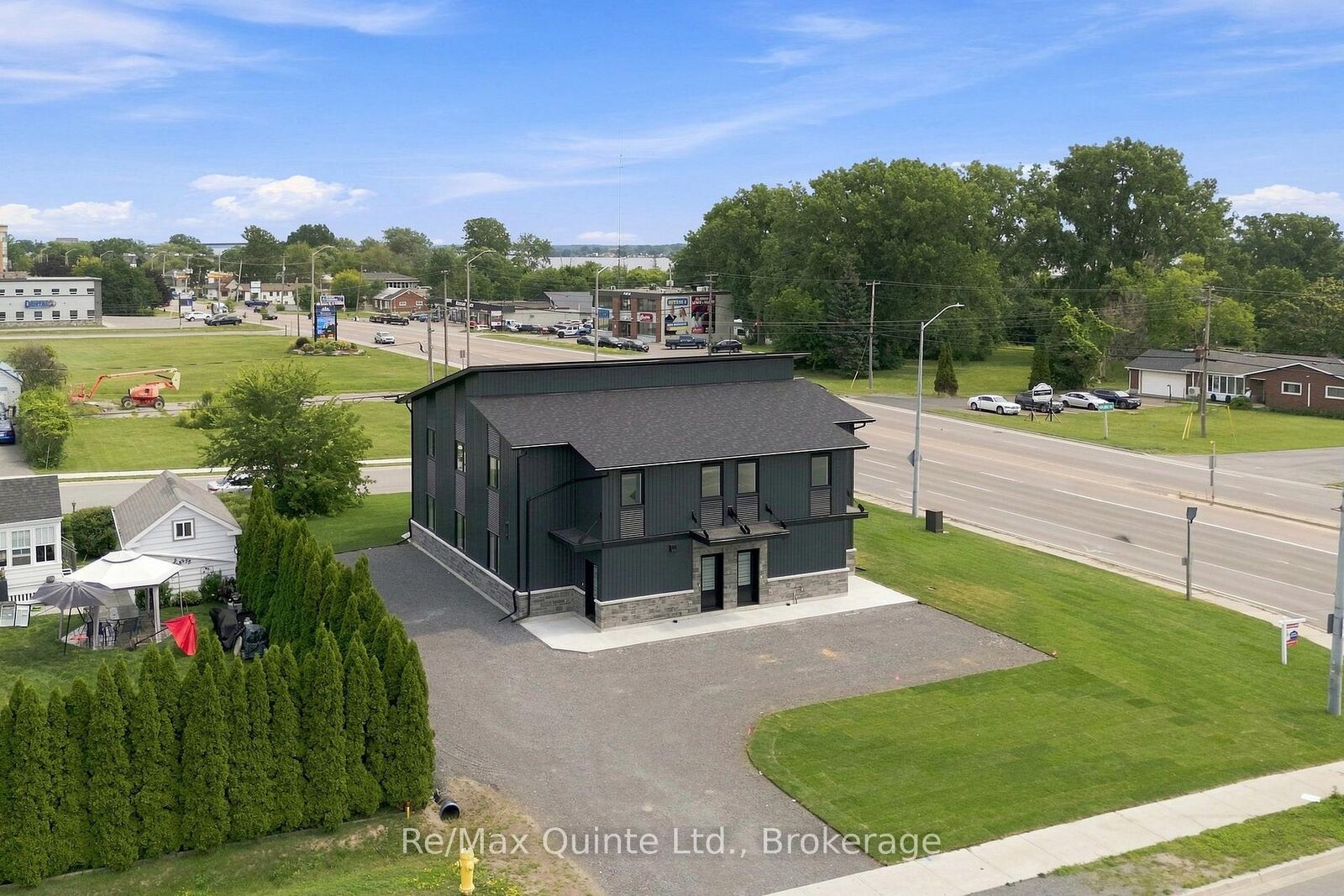 Property Photo:  5 Sienna Avenue B  ON K8P 4G5 