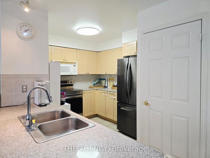 Property Photo: 5940 Yonge Street 207 ON M2M 4M6