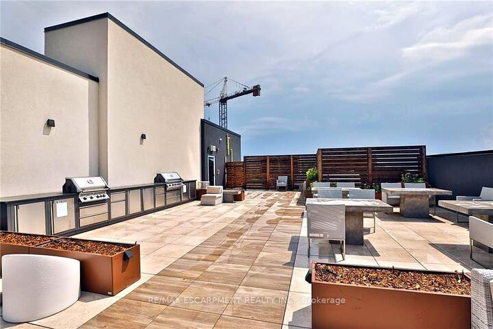 Property Photo:  10 Concord Place 117  ON L3M 0G6 