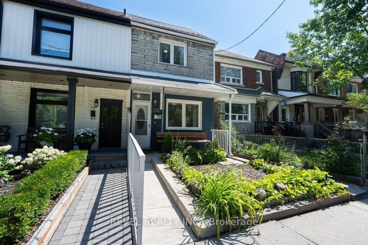 Property Photo:  255 Franklin Avenue  ON M6P 3Z4 