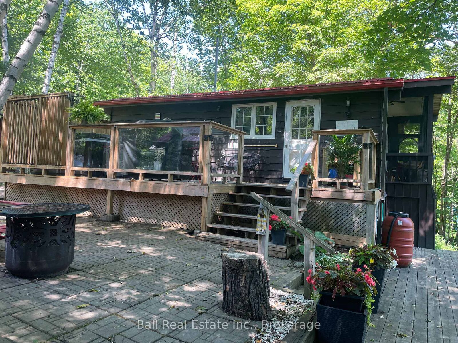 Property Photo:  1046 Edith Crescent  ON K0M 1R0 