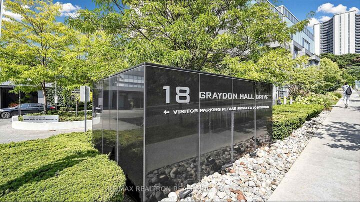 Property Photo:  18 Graydon Hall Drive 2606  ON M3A 2Z9 