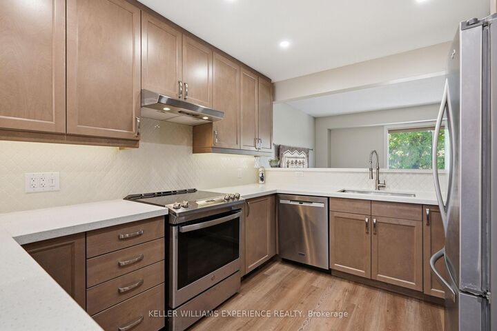 Photo de la propriété:  246 Tupper Boulevard 8  ON L9R 1A9 