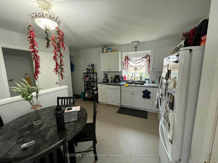 Property Photo:  255 Lansdowne Avenue W 2  ON N4T 1N6 