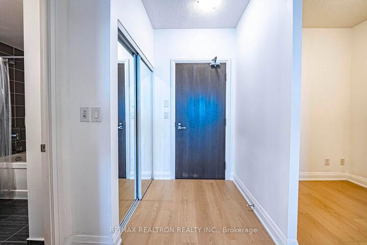Property Photo: 7161 Yonge Street 418 ON L3T 0C8