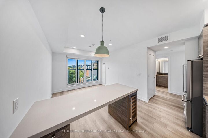 Property Photo: 484 Spadina Avenue 807 ON M5S 0E4
