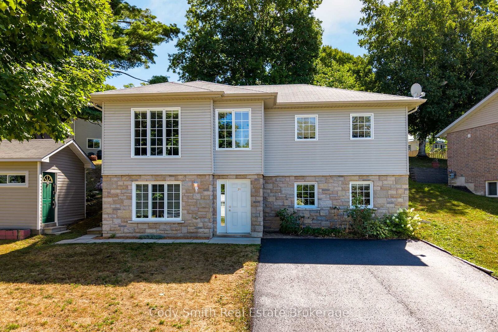 Property Photo:  21 Church Street  ON L9M 1A9 
