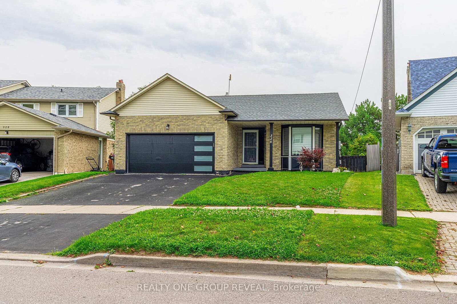 Property Photo:  326 Prince Of Wales Drive  ON L1N 6M9 