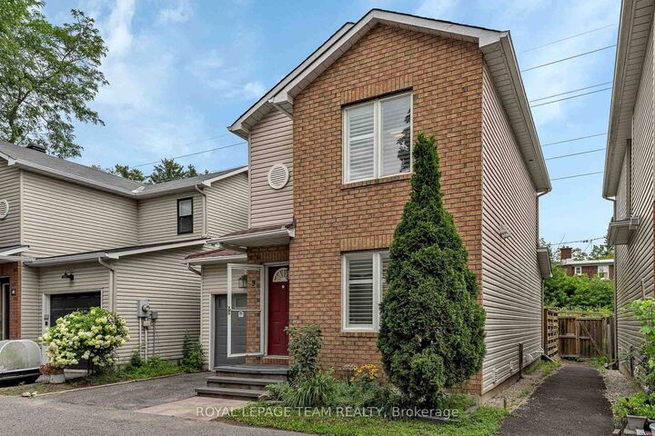 Property Photo:  583 Tweedsmuir Avenue 9  ON K1Z 5P4 