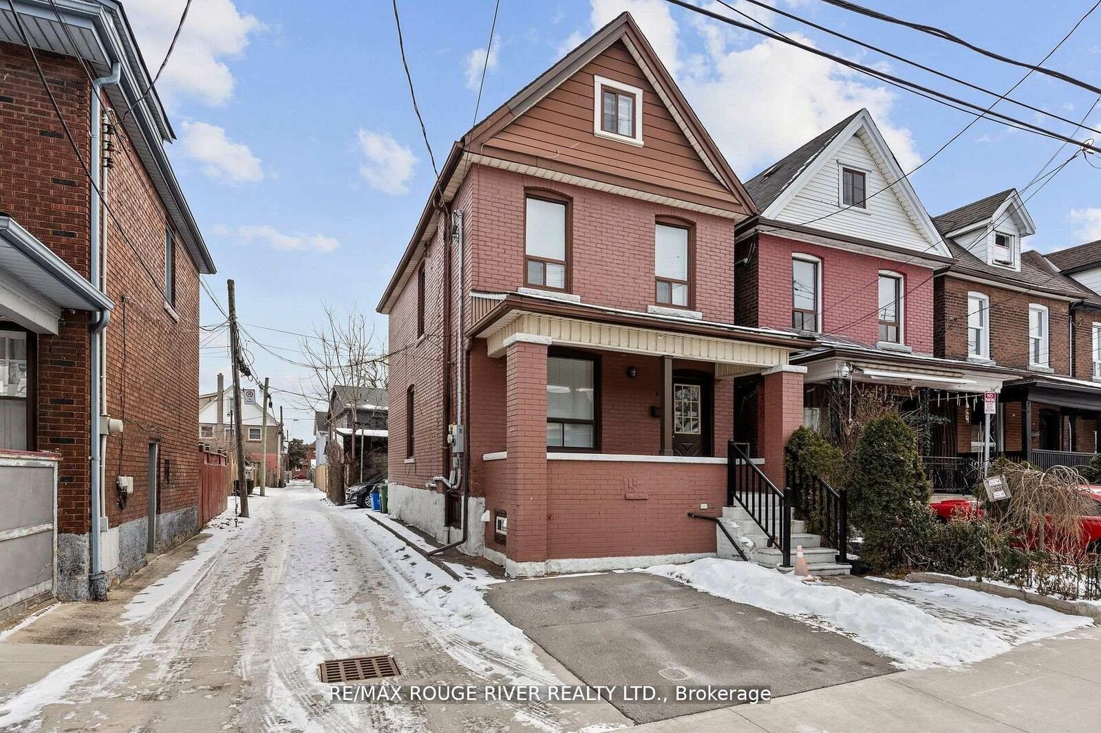 Property Photo:  20 Birch Avenue 3  ON L8L 6H6 