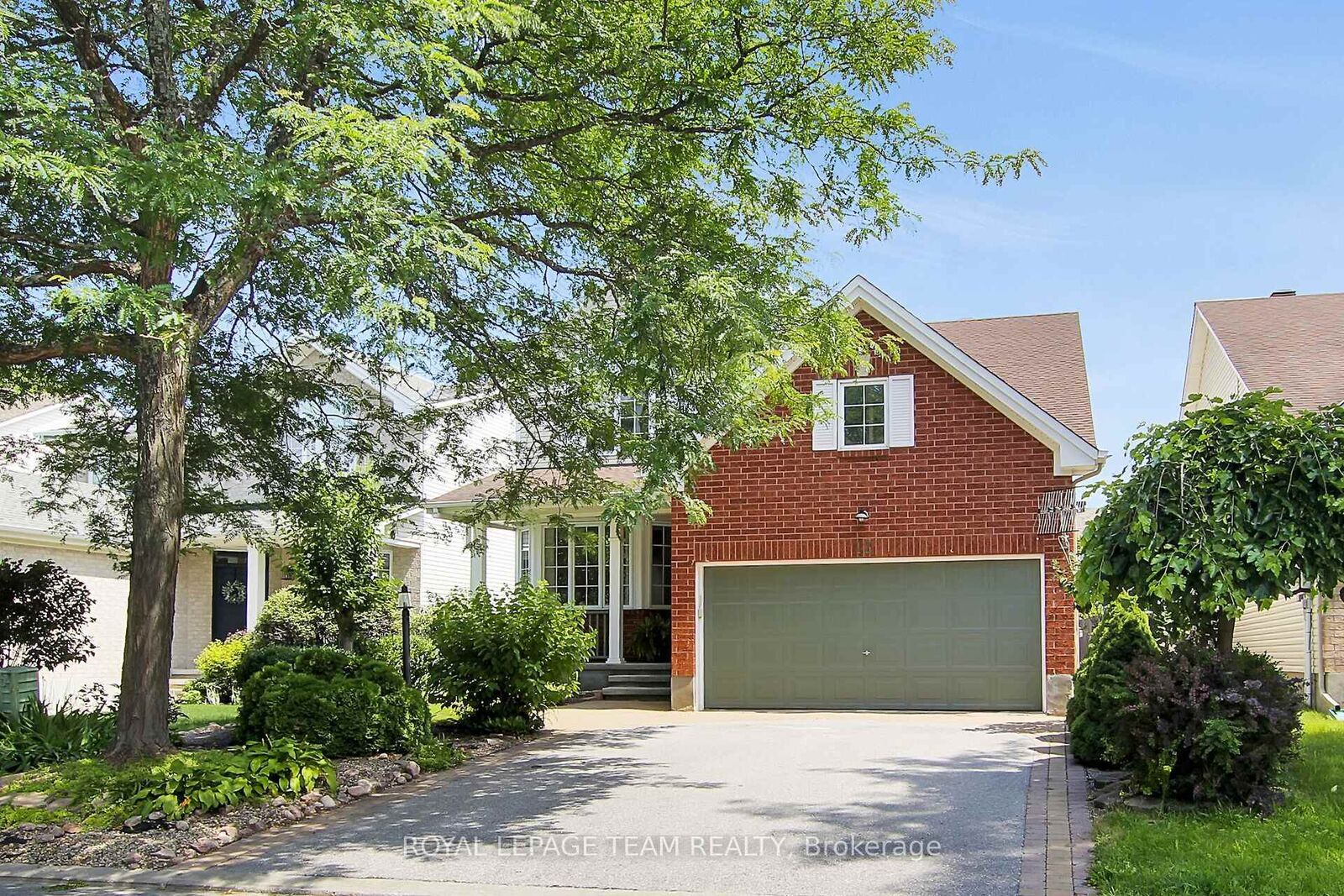 Photo de la propriété:  12 Mattawa Crescent  ON K2M 2J4 