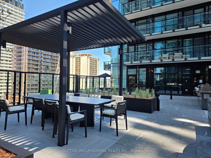 Property Photo:  110 Broadway Avenue 401  ON M4P 1V7 