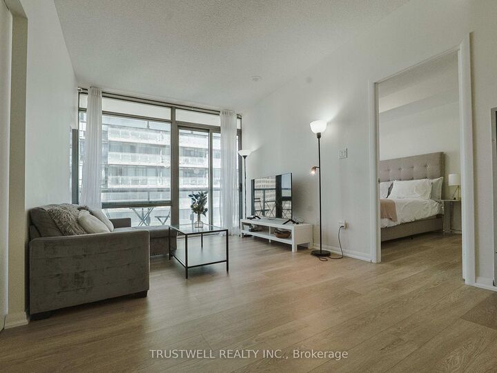 Property Photo:  38 Grenville Street 2601  ON M4Y 1A5 