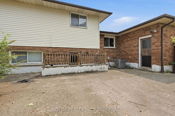 Property Photo: 44 Culligan Crescent ON L2V 4P1