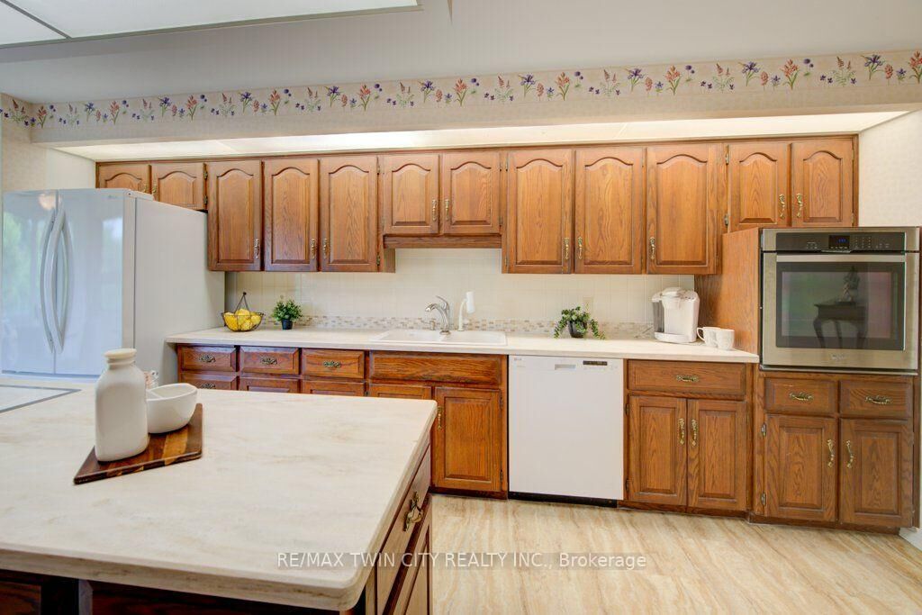Property Photo: 52 Blue Springs Drive 32 ON N2J 4M4