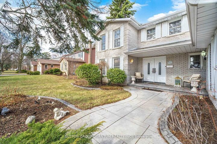 Property Photo:  1511 Ifield Road  ON L5H 3V8 