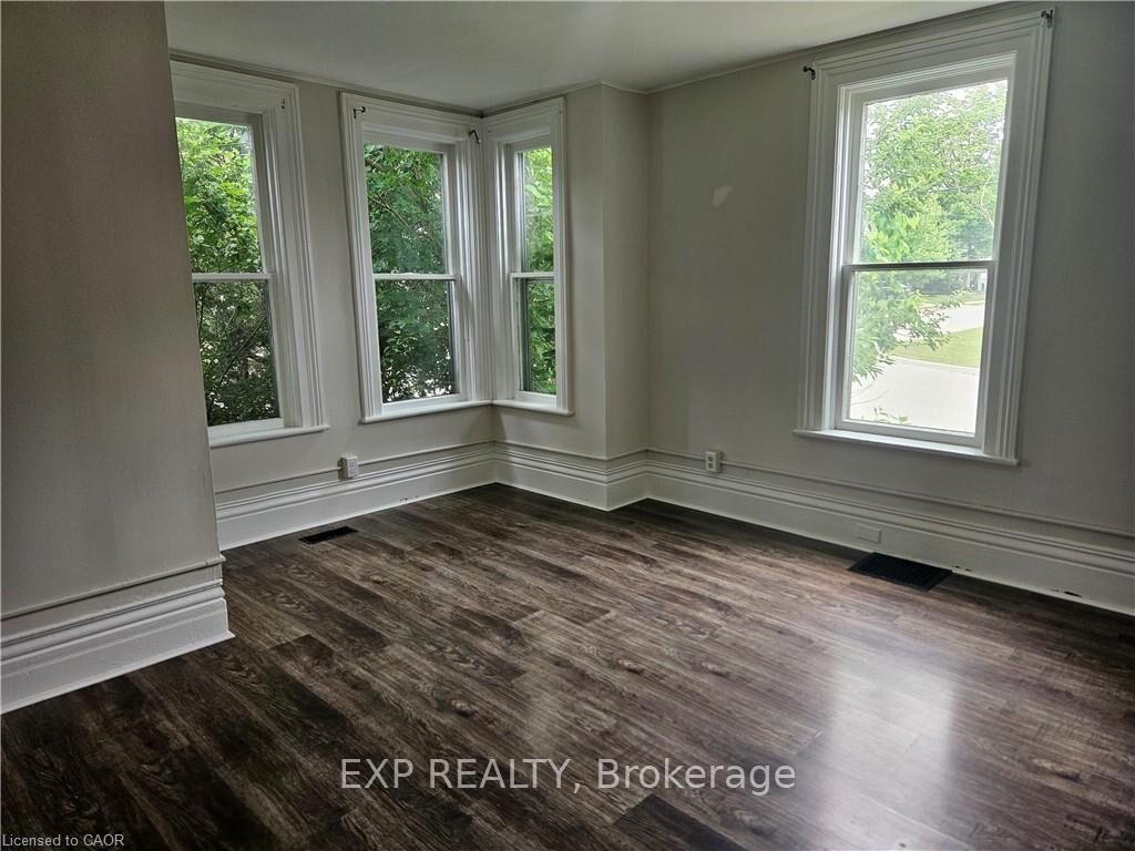 Property Photo:  15 Cedar Street  ON N5H 2E6 
