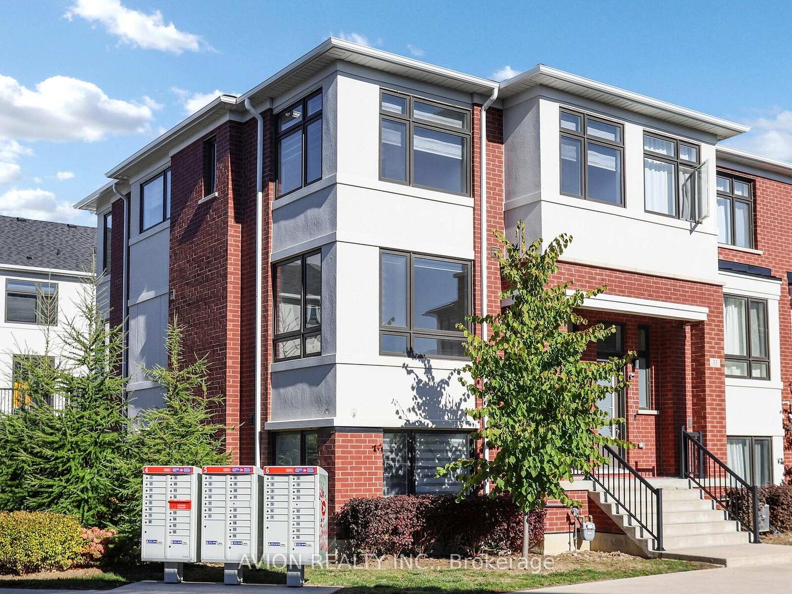 Property Photo: 35 Thomas Armstrong Lane ON L4C 5S6